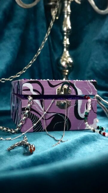 Das hat wirklich ein bisschen zu lange gedauert… 

Aber ist trotzdem cute 🫶🏼🧚🏼

#diy #jellewerybox #personaldesign #upcycling